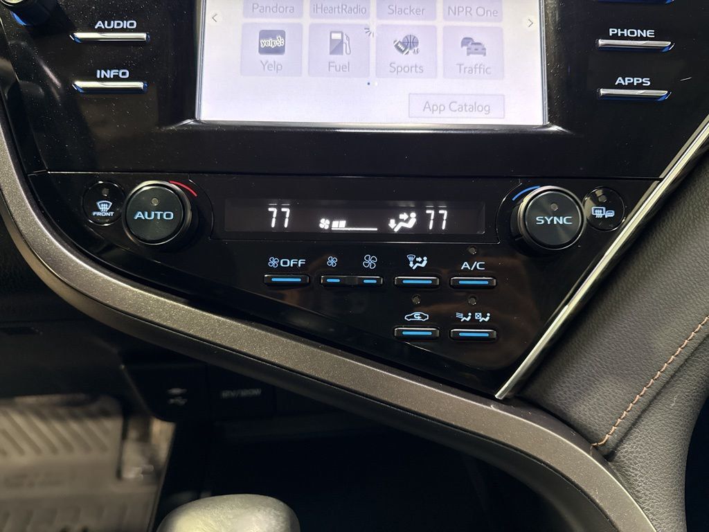 2018 Toyota Camry Hybrid  - 22987323 - 18