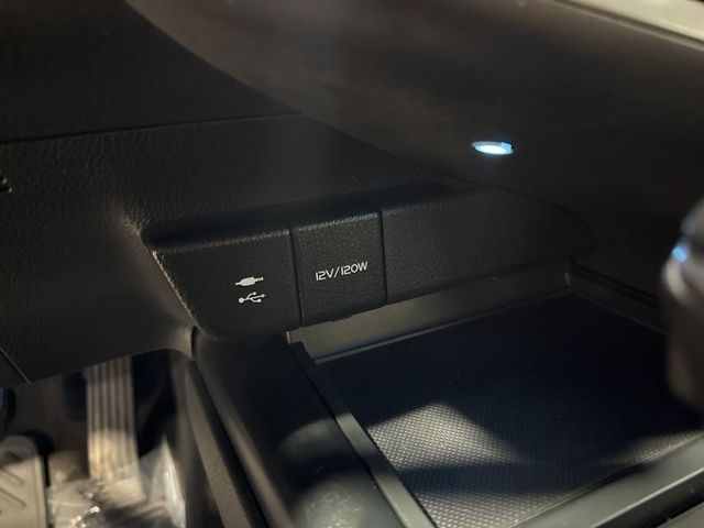 2018 Toyota Camry Hybrid  - 22987323 - 19