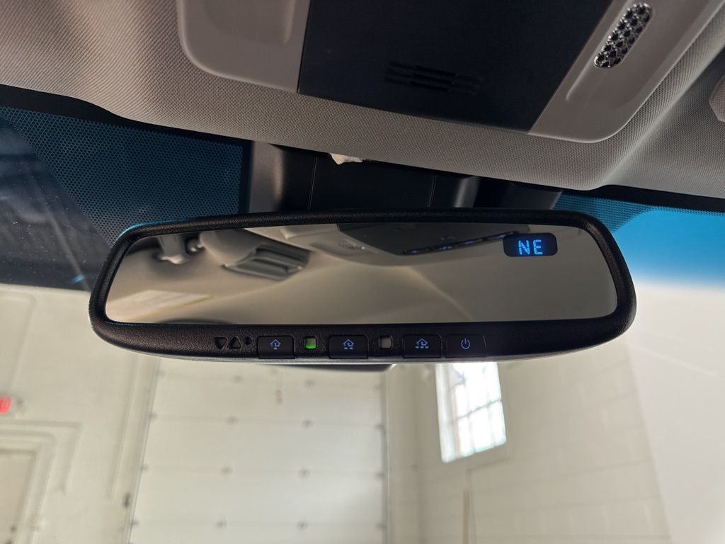 2018 Toyota Camry Hybrid  - 22987323 - 23