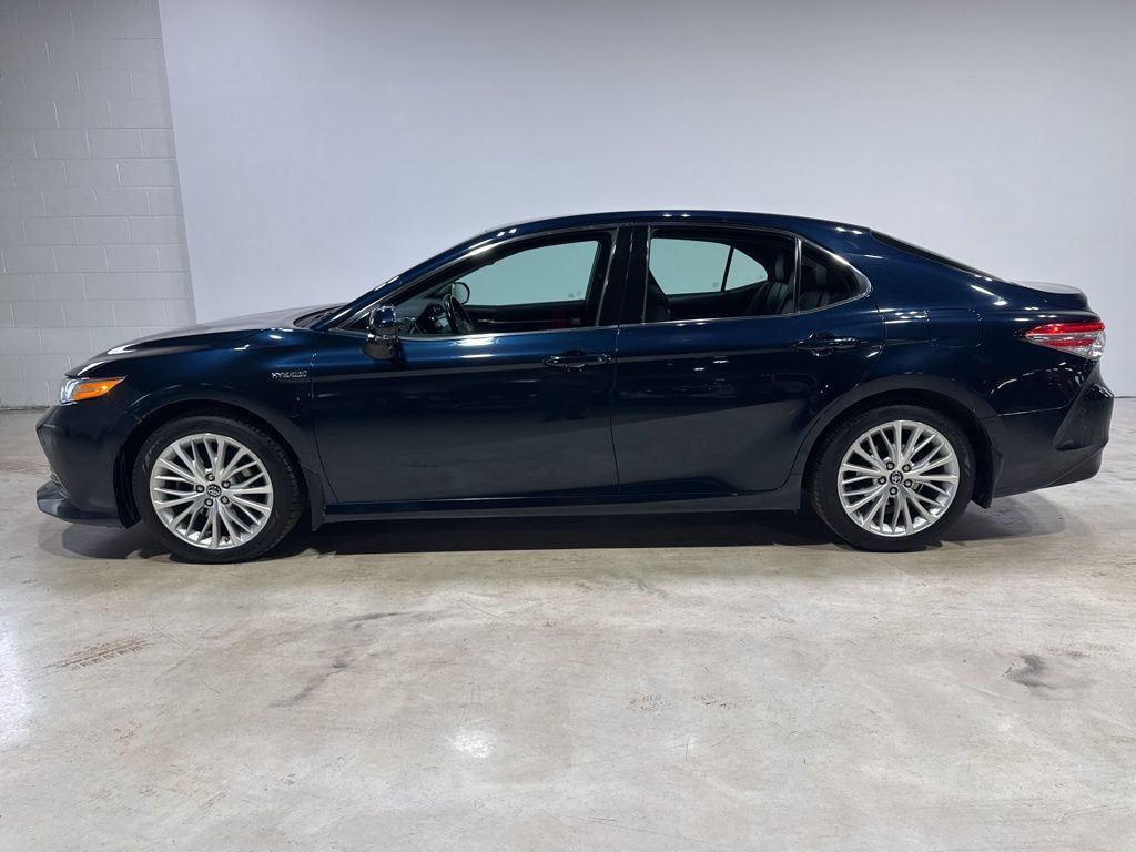 2018 Toyota Camry Hybrid  - 22987323 - 2