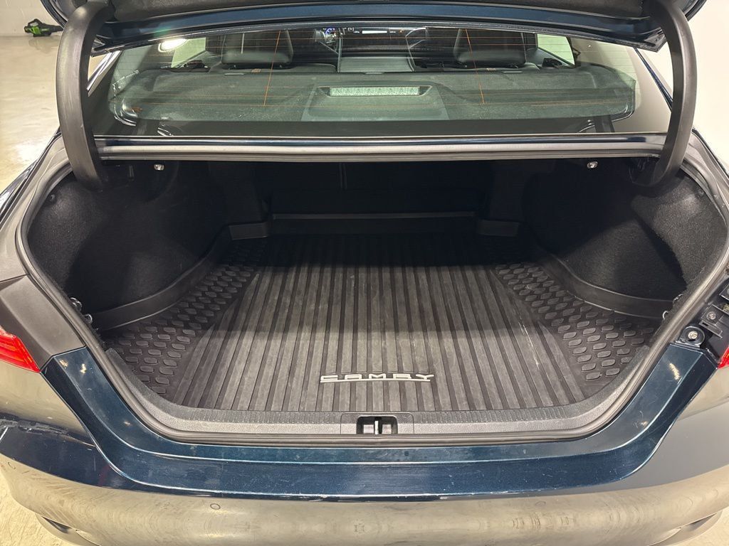 2018 Toyota Camry Hybrid  - 22987323 - 34