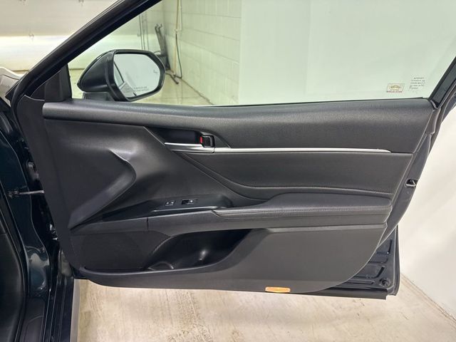 2018 Toyota Camry Hybrid  - 22987323 - 43