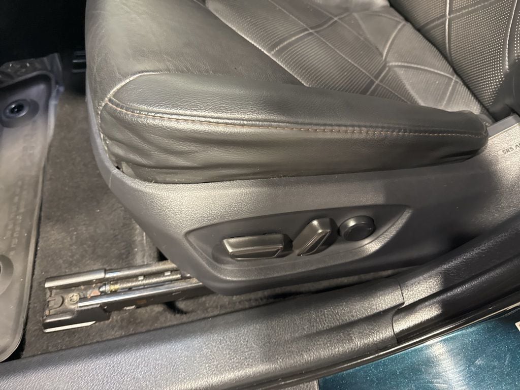 2018 Toyota Camry Hybrid XLE CVT - 22987323 - 26