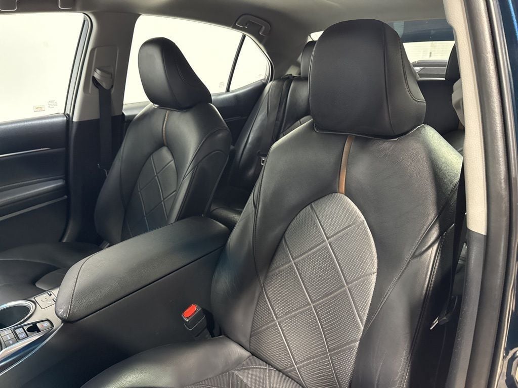 2018 Toyota Camry Hybrid XLE CVT - 22987323 - 27