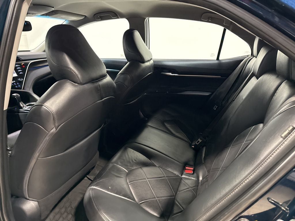 2018 Toyota Camry Hybrid XLE CVT - 22987323 - 32