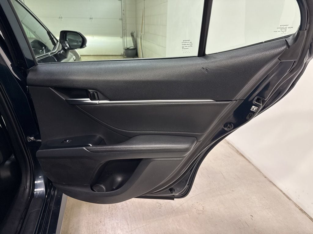 2018 Toyota Camry Hybrid XLE CVT - 22987323 - 38