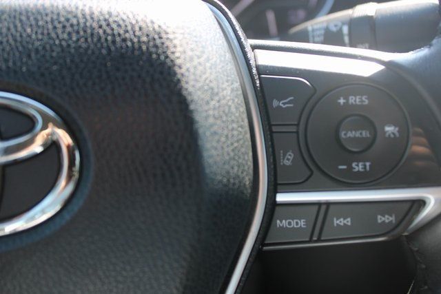 2018 Toyota Camry Hybrid XLE photo 12