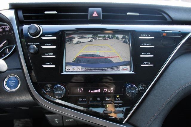 2018 Toyota Camry Hybrid XLE photo 14