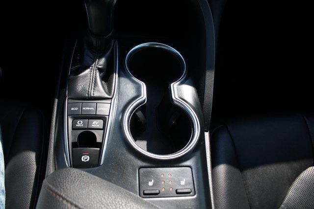 2018 Toyota Camry Hybrid XLE photo 15