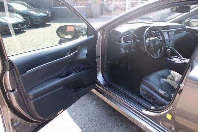 2018 Toyota Camry Hybrid XLE photo 16