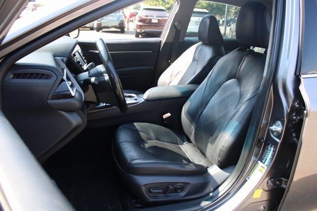 2018 Toyota Camry Hybrid XLE photo 17