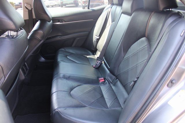 2018 Toyota Camry Hybrid XLE photo 19