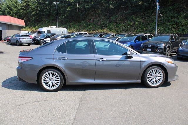2018 Toyota Camry Hybrid XLE photo 2