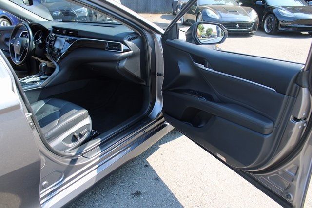 2018 Toyota Camry Hybrid XLE photo 22