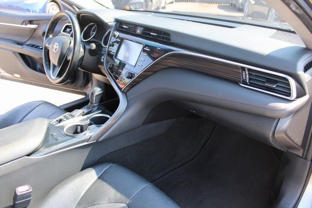 2018 Toyota Camry Hybrid XLE photo 24