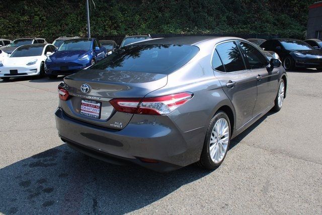 2018 Toyota Camry Hybrid XLE photo 3