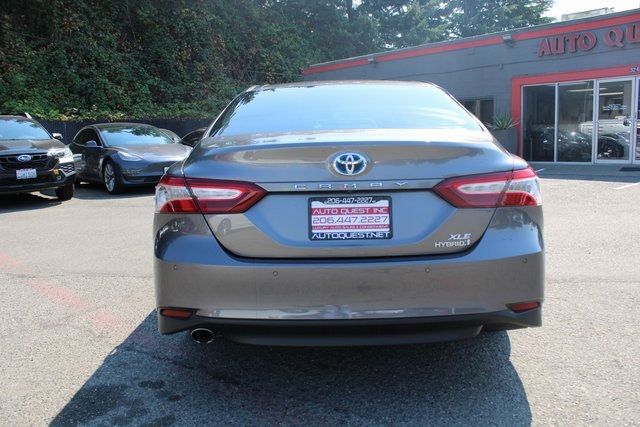 2018 Toyota Camry Hybrid XLE photo 4