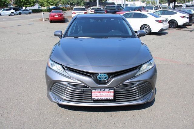 2018 Toyota Camry Hybrid XLE photo 9