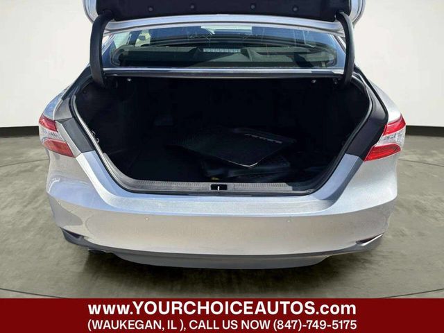 2018 Toyota Camry Hybrid XLE CVT - 22992727 - 16