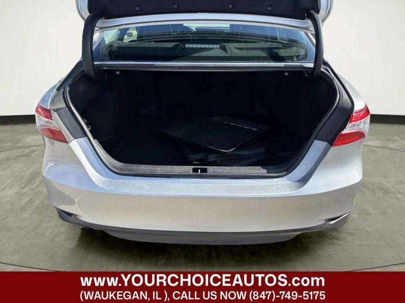 2018 Toyota Camry Hybrid XLE CVT - 22992727 - 16