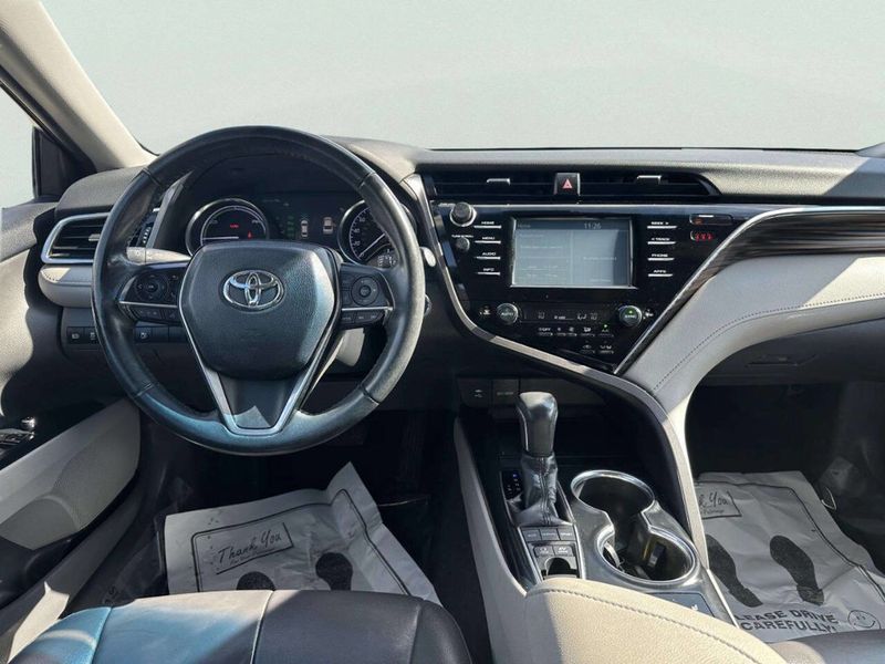 2018 Toyota Camry Hybrid XLE CVT - 22992727 - 19