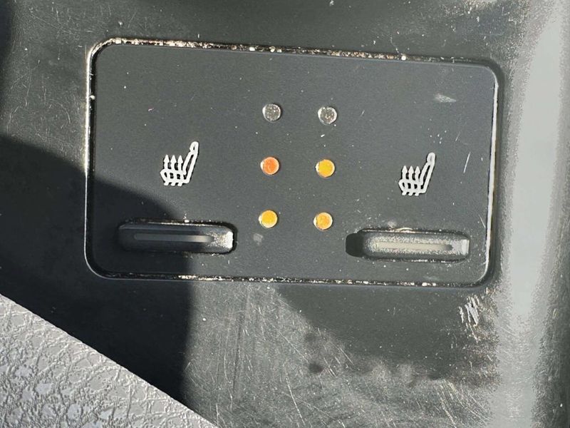 2018 Toyota Camry Hybrid XLE CVT - 22992727 - 34