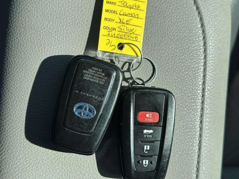 2018 Toyota Camry Hybrid XLE CVT - 22992727 - 35