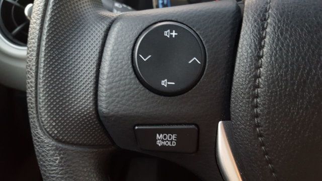 2018 Toyota Corolla LE - 18064632 - 19