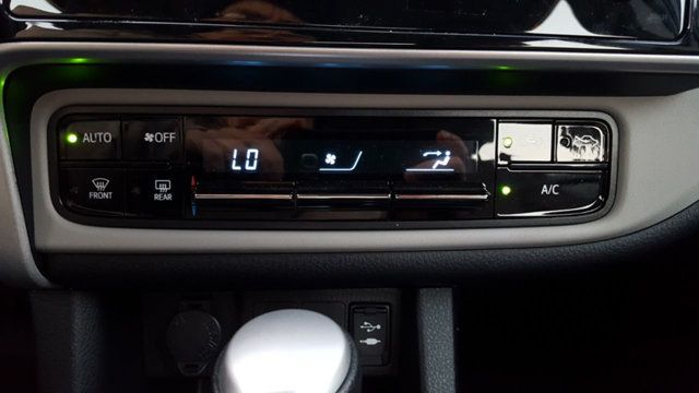 2018 Toyota Corolla LE - 18064632 - 23