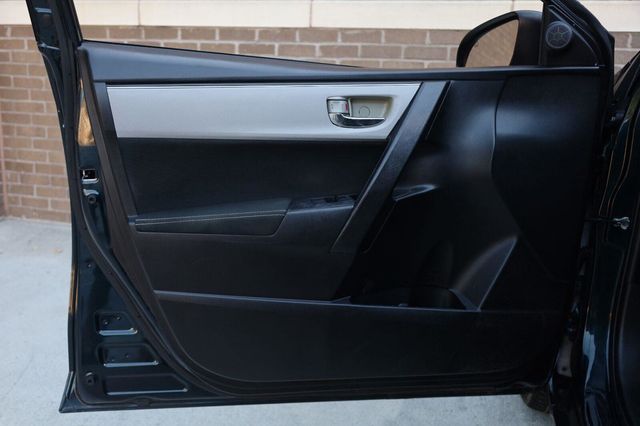 2018 Toyota Corolla LE - 23095860 - 13