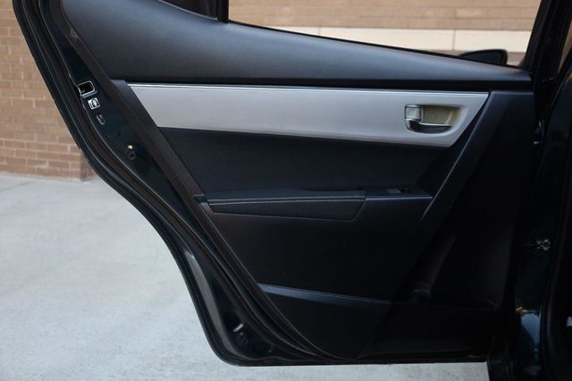 2018 Toyota Corolla LE - 23095860 - 17