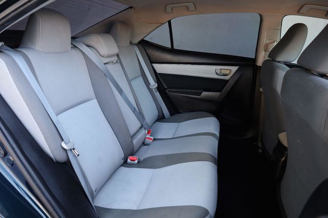 2018 Toyota Corolla LE - 23095860 - 22