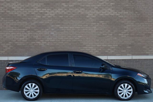 2018 Toyota Corolla LE - 23095860 - 2