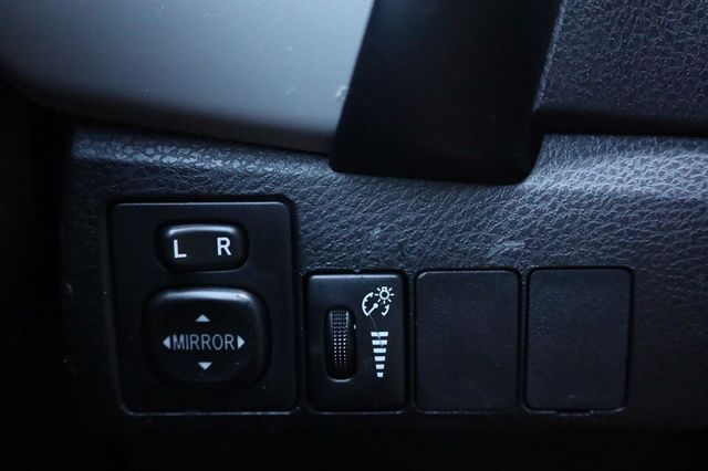 2018 Toyota Corolla LE - 23095860 - 31