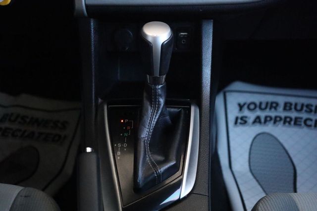 2018 Toyota Corolla LE - 23095860 - 39
