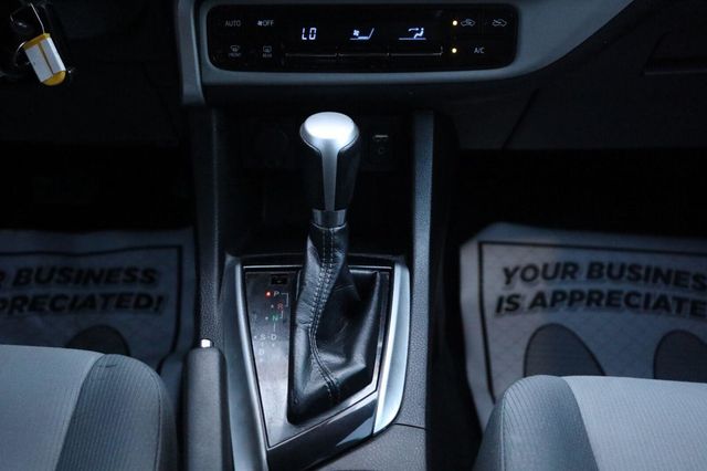 2018 Toyota Corolla LE - 23095860 - 40
