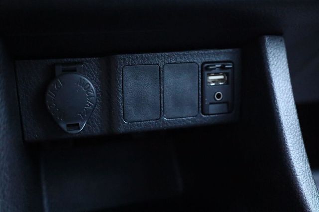 2018 Toyota Corolla LE - 23095860 - 43
