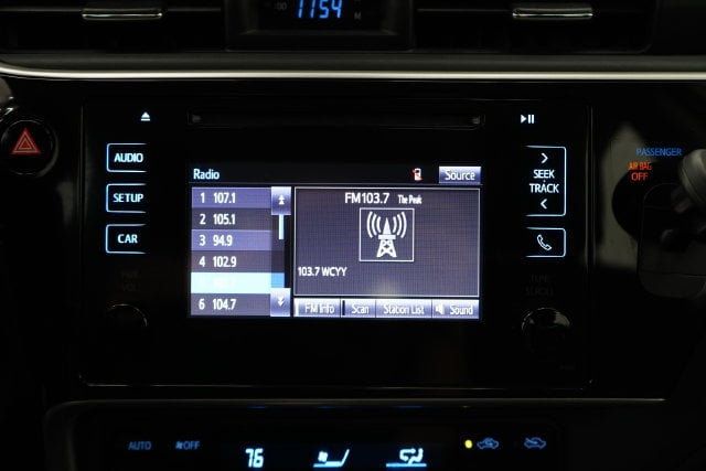 2018 Toyota Corolla LE - 23084414 - 24
