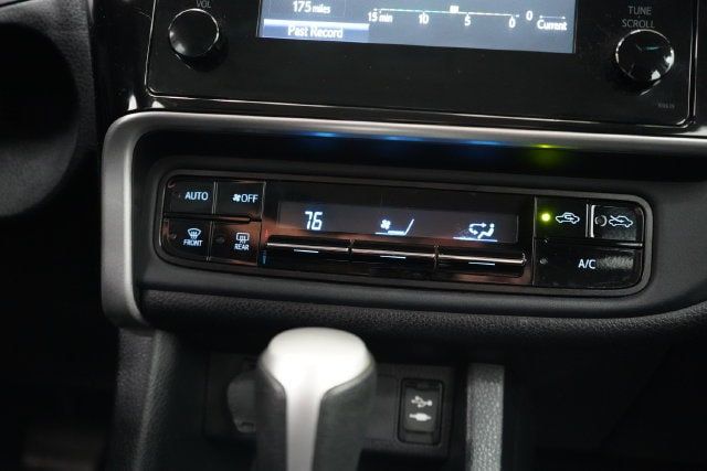 2018 Toyota Corolla LE - 23084414 - 28