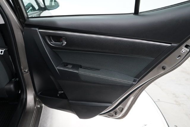 2018 Toyota Corolla LE - 23084414 - 35