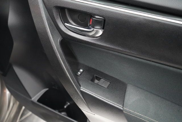 2018 Toyota Corolla LE - 23084414 - 39