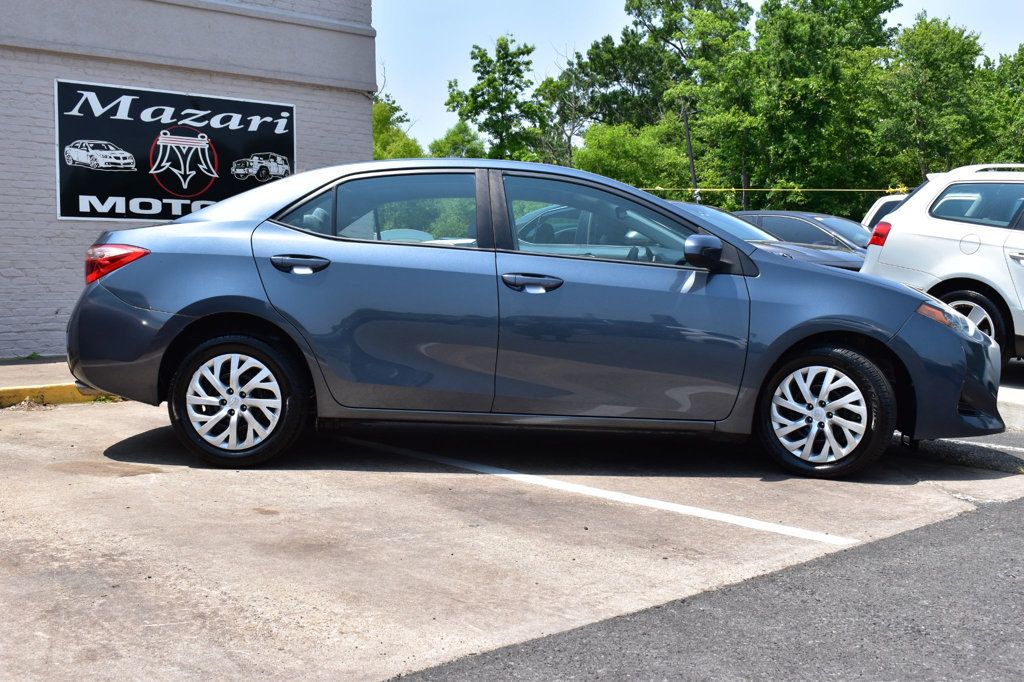 2018 Toyota Corolla LE photo 3