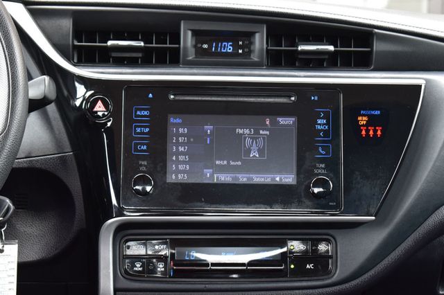 2018 Toyota Corolla LE CVT - 23061545 - 30