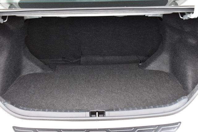 2018 Toyota Corolla LE CVT - 23061545 - 39