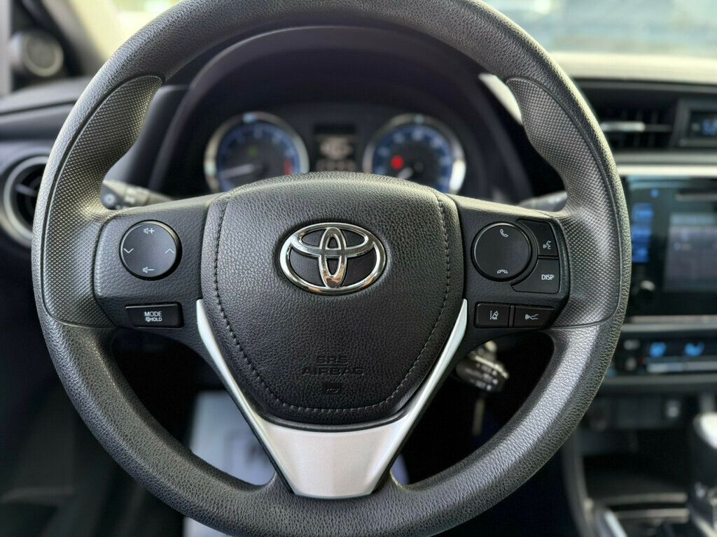 2018 Toyota Corolla LE photo 10