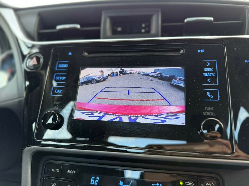 2018 Toyota Corolla LE photo 15