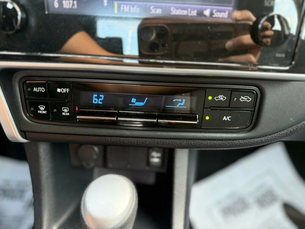2018 Toyota Corolla LE photo 16