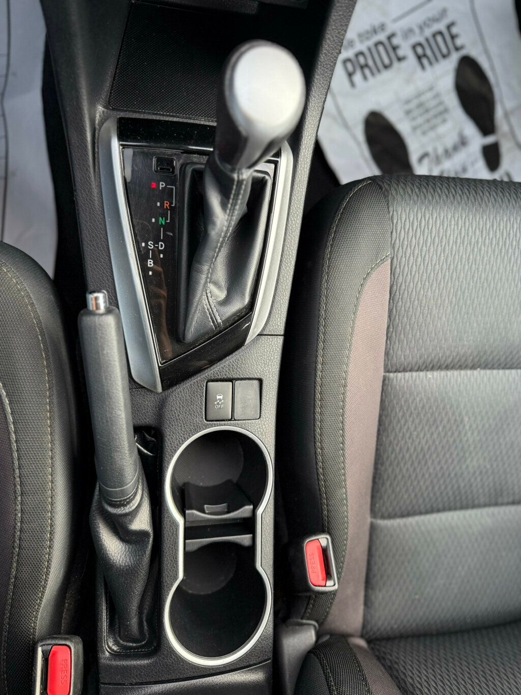 2018 Toyota Corolla LE photo 17