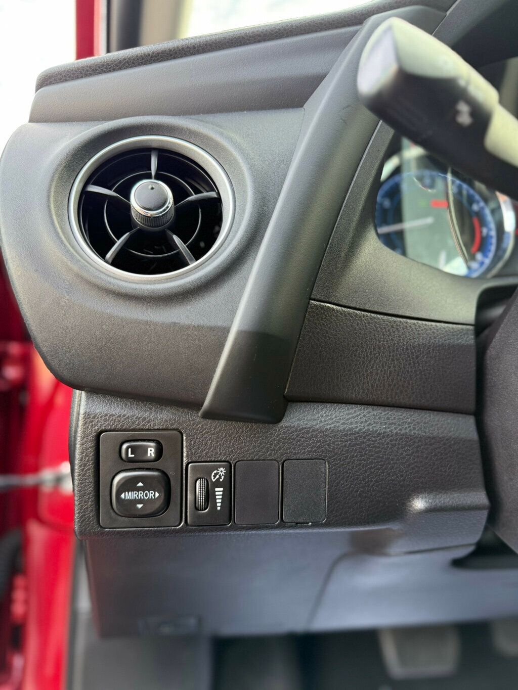 2018 Toyota Corolla LE photo 18
