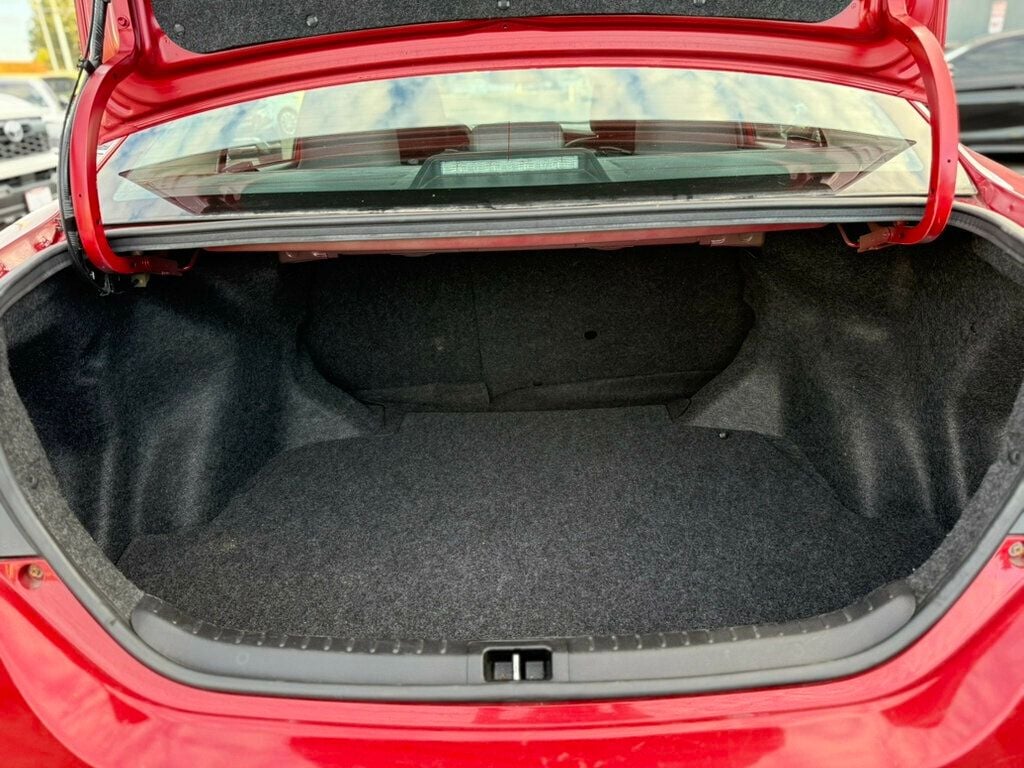 2018 Toyota Corolla LE photo 20